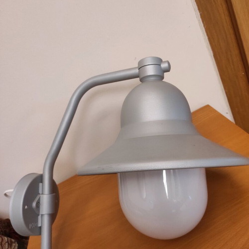 Wall-mounted cast outdoor sconce