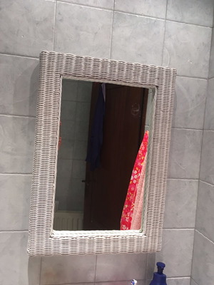 Καθρέπτης rattan λευκός μεταχειρισμένος (70 x 40cm)