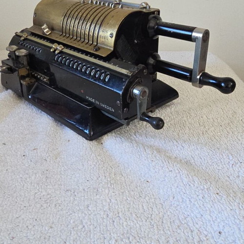 Odhner Swedish calculator used, circa 1950, heavy 6 kg