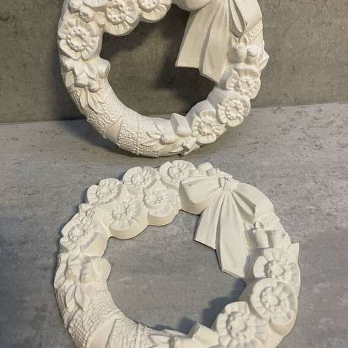 Gypsum wreaths set of 2 with flowers and bows for painting and wall decor