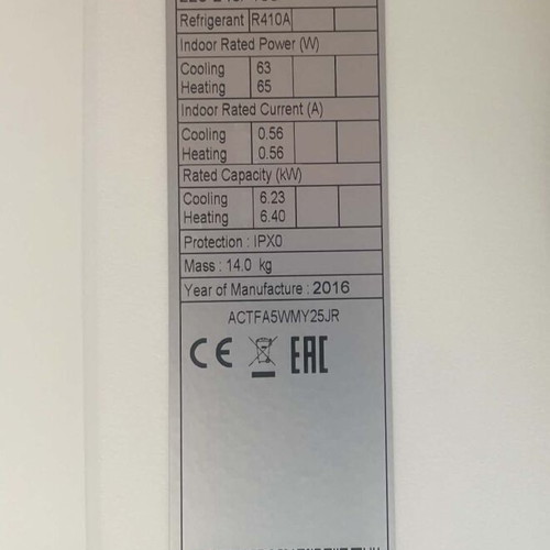 Daikin control for air conditioner like new with base and batteries