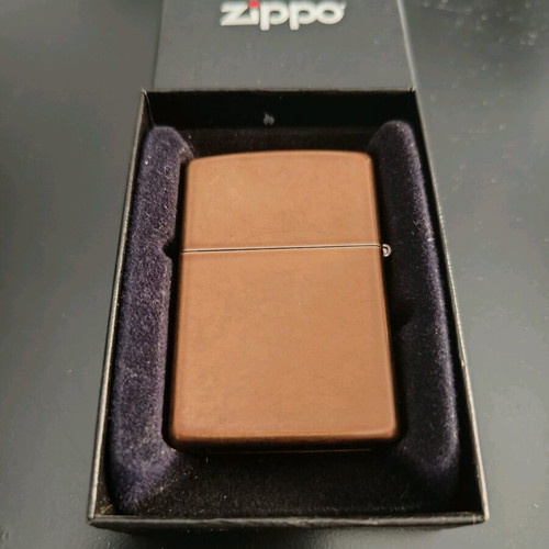 Zippo Bullet Hole Barrett Smythe 2009 like new