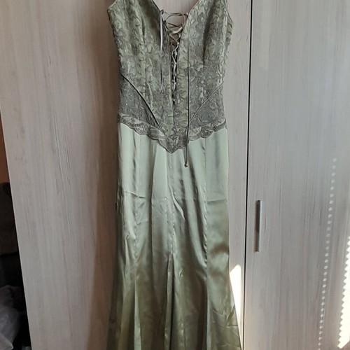 Ball gown dress like new, green color, mermaid style, size S