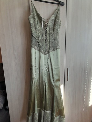 Ball gown dress like new, green color, mermaid style, size S