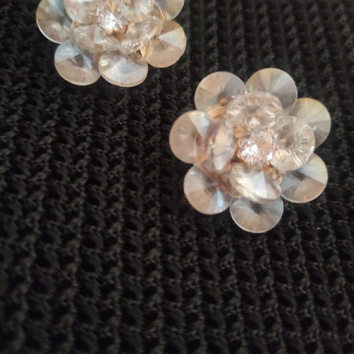 Crystal earrings daisies new with gold-colored clasp