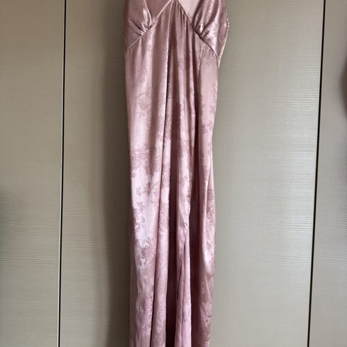 Nidodileda dress like new, pink with open back and leg slit