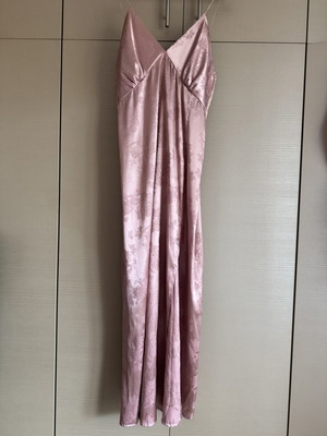 Nidodileda dress like new, pink with open back and leg slit