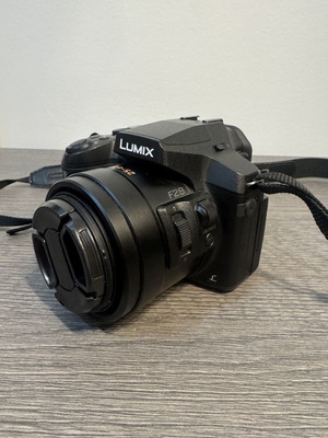 Lumix FZ300 Leica 25-600mm 4K camera with accessories