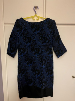 Charly women's dress dark blue with flower pattern like new, size L