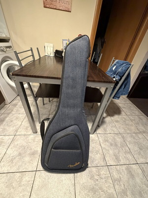 Ηλεκτρική κιθάρα Fender Squier Telecaster με θήκη Fender