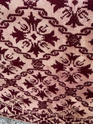Gianniotiko woven rug used 2.5 x 3.5 meters