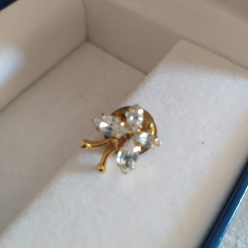 Vintage pin set small, like new, 3 pieces
