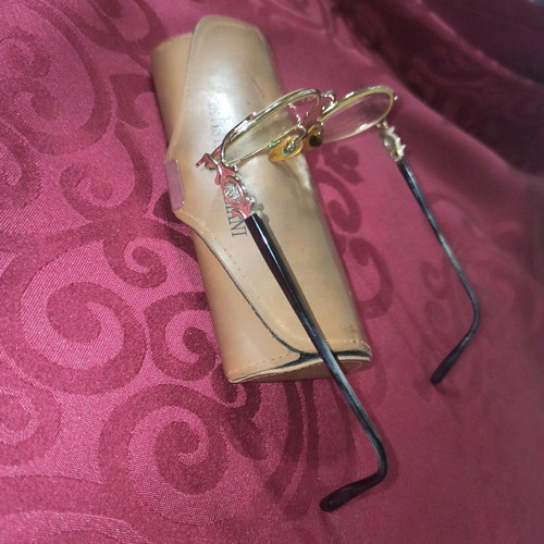 Eyeglass frame used, black and gold, with Artisti Italiani case