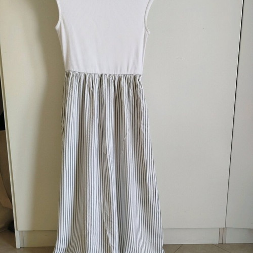 Stradivarius dress small-medium like new, elastic top with pockets