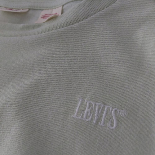 Levi’s women’s t-shirt size M like new, light green