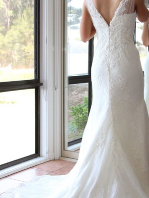 Ronda wedding dress by Pronovias like new, size Small, ivory