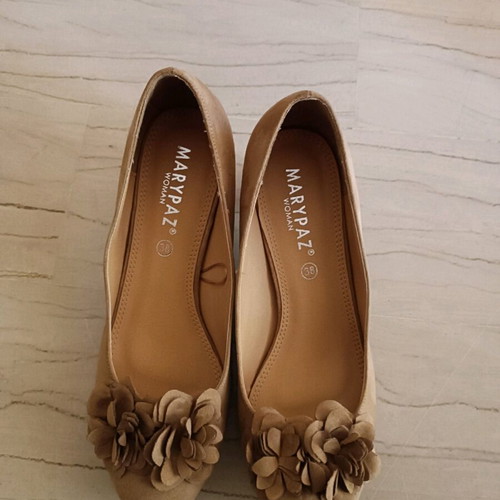 Beige suede pumps like new, size 38