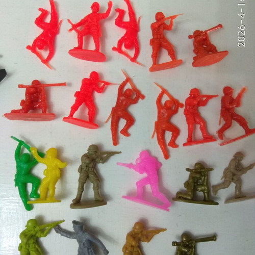 Military figure collection like new, various scales