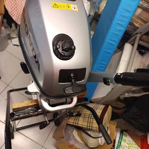 Honda outboard motor 4 hp upgraded to 6 hp like new with stand