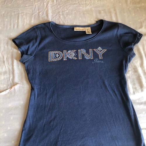 Тениска DKNY синя medium като нова с релефно лого