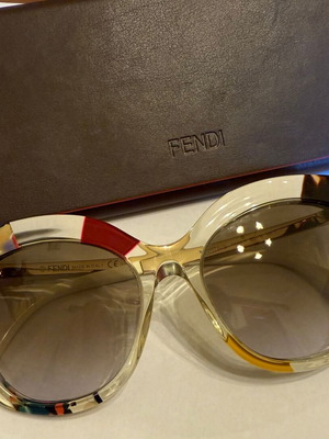 Fendi sunglasses like new, multicolor
