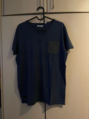 T-shirt Funky Buddha blue size M lightly worn