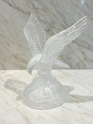 Vintage κρυστάλλινος αετός Cristal d’Arques σε πτήση με frosted βάση σαν καινούργιο