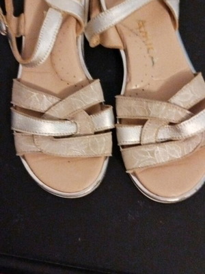 Children's sandals used gold color, size 32