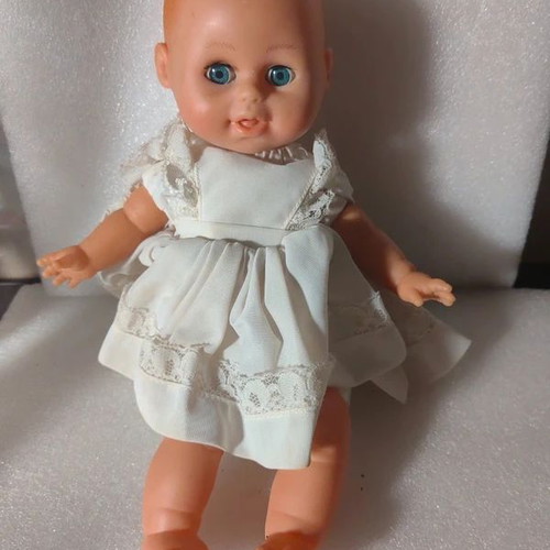 Vintage baby doll used, good condition