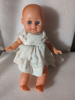 Vintage baby doll used, good condition