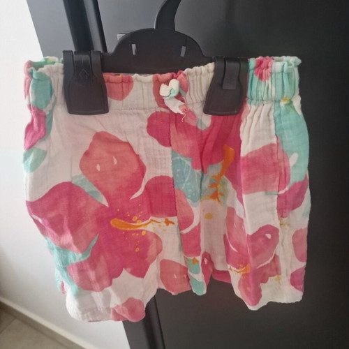 Panteloni konto colorful shorts size 134 like new
