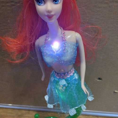 Dolls pack of 6 like new, mermaids with battery