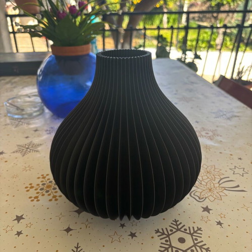Decorative Vase Black like new, dimensions 22x22x22 cm