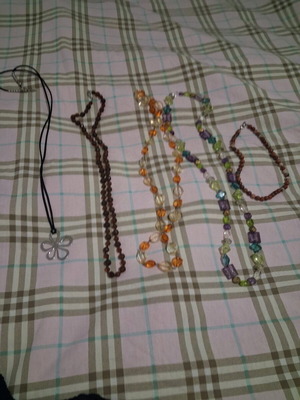 Necklaces like new, pack of 5 multicolored