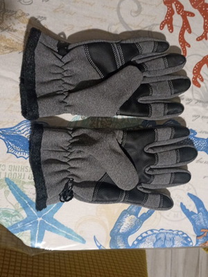 Gloves size L like new, barely worn
