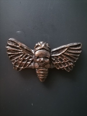 Handmade magnet like new, white cement and acrylic