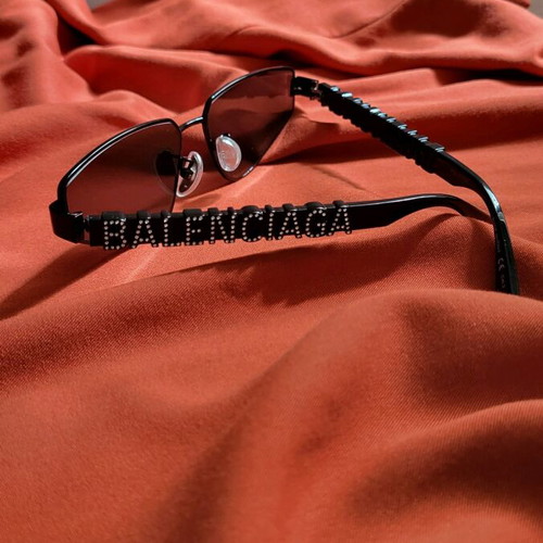 Balenciaga sunglasses BB0107S-004 like new, black