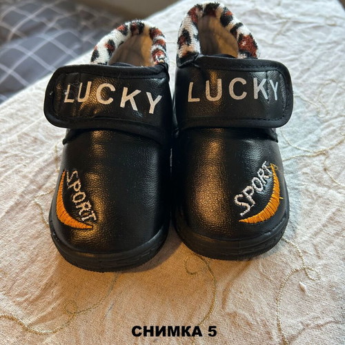 Lucky baby shoes with leopard accent, size 17
