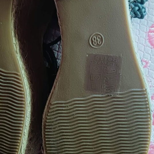 Alta Moda platform espadrille sandals like new, size 38, black