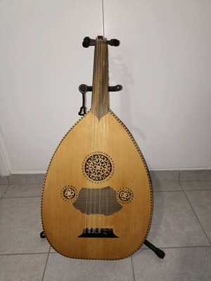 Ούτι Τούρκικο σαν καινούργιο με θήκη Rockbag και χορδές D'Addario