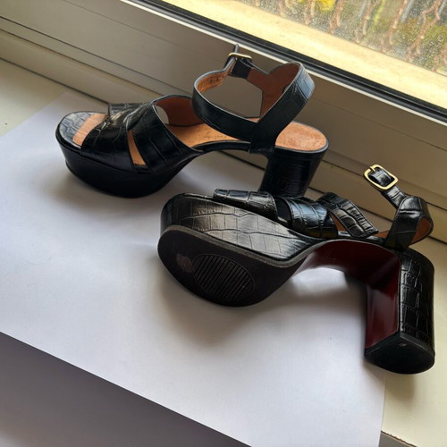 Chiara Chie Mihara black heels like new, size 39
