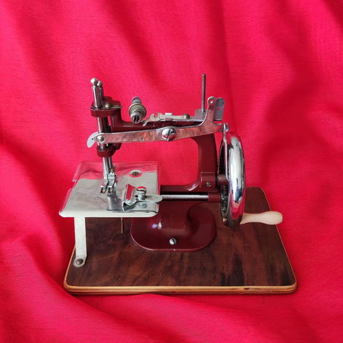 Mini vintage sewing machine made of wood and metal, functional