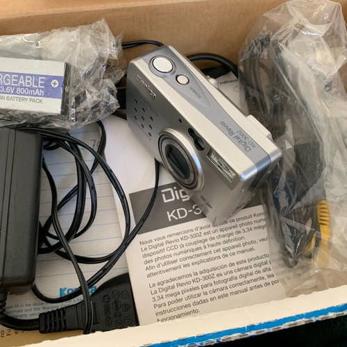 Konica Digital Revio KD-300Z vintage digital camera like new with accessories