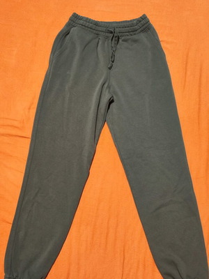 Zara sweatpants used, grey small with elastic cuffs