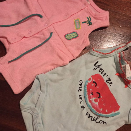 Baby bodysuits like new, set of 2 pieces