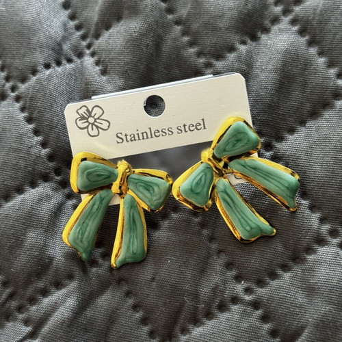 Stainless steel earrings brand new, waterproof