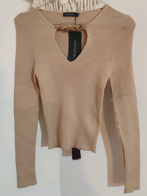 Trendyol knitted blouse with clasp new, beige