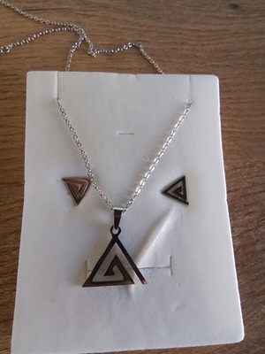 Jewelry set new, silver necklace and earrings