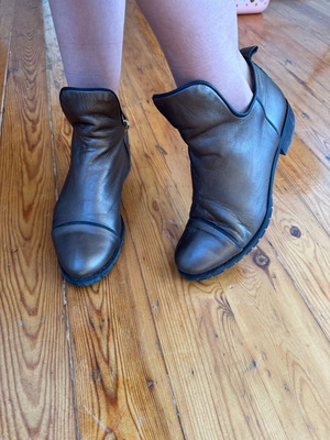 Chaniotakis leather ankle boots like new, brown and gold