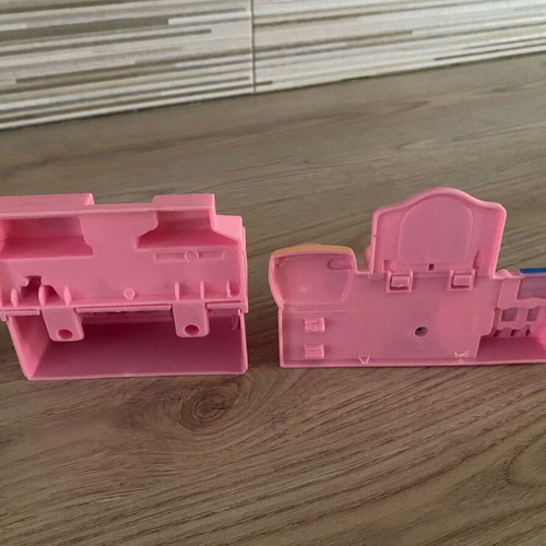 Dollhouse furniture with 2 figures used